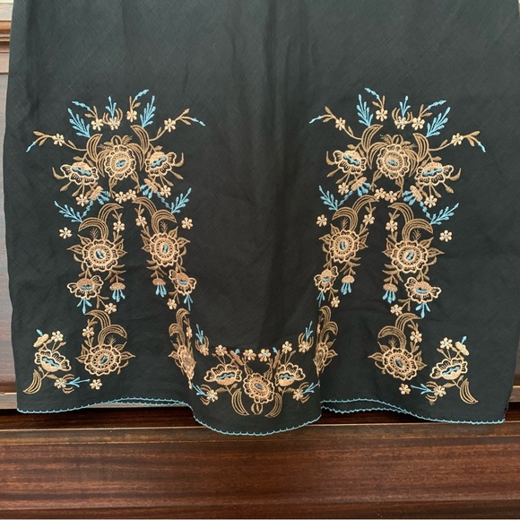 E-col-o-gie Irish Linen Floral Embroidered Black Skirt, Size 10 - Picture 2 of 14